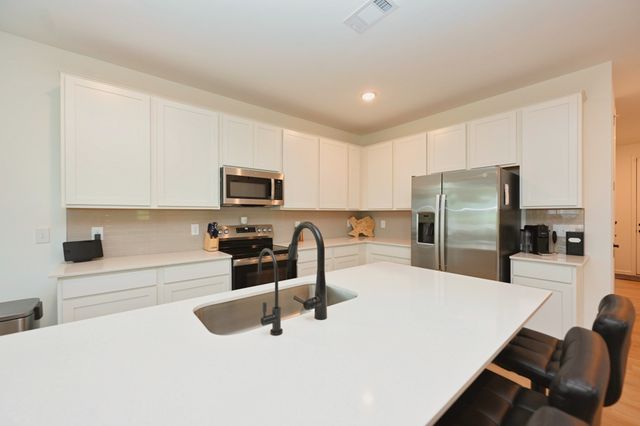 2982 Windstone Trl, Columbia, TN 38401