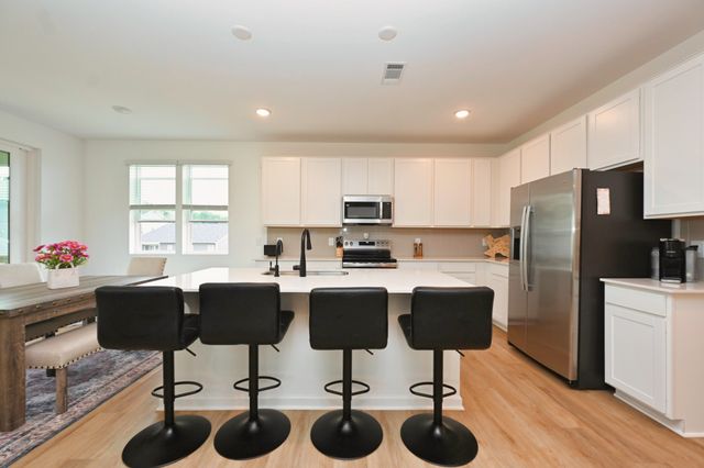 2982 Windstone Trl, Columbia, TN 38401