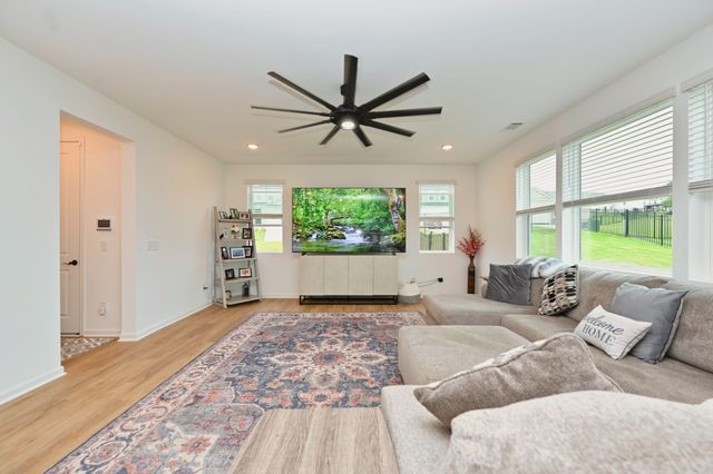 2982 Windstone Trl, Columbia, TN 38401