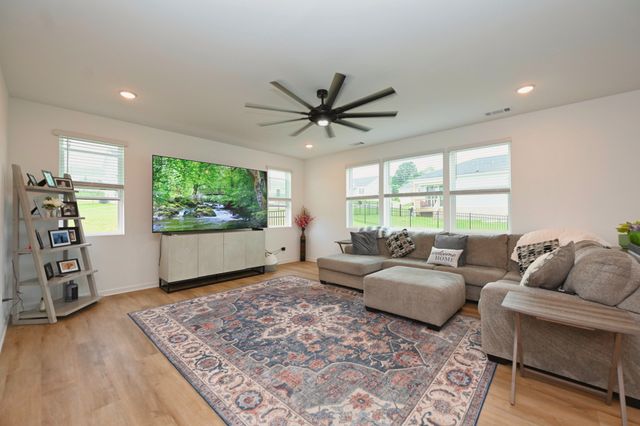 2982 Windstone Trl, Columbia, TN 38401