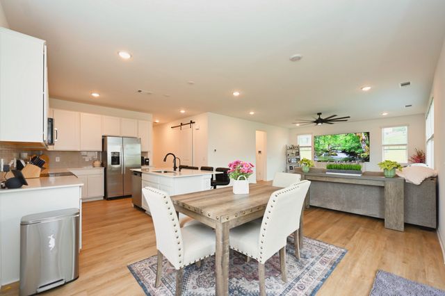 2982 Windstone Trl, Columbia, TN 38401