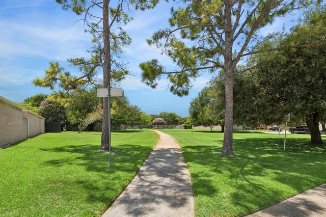 16123 Camino Del Sol Drive, Houston, TX 77083