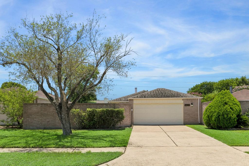 16123 Camino Del Sol Drive, Houston, TX 77083