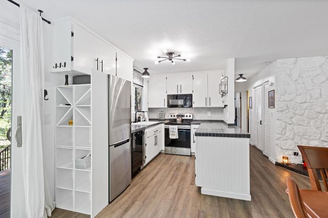 2906 Marilyn Dr, Pollock Pines, CA 95726