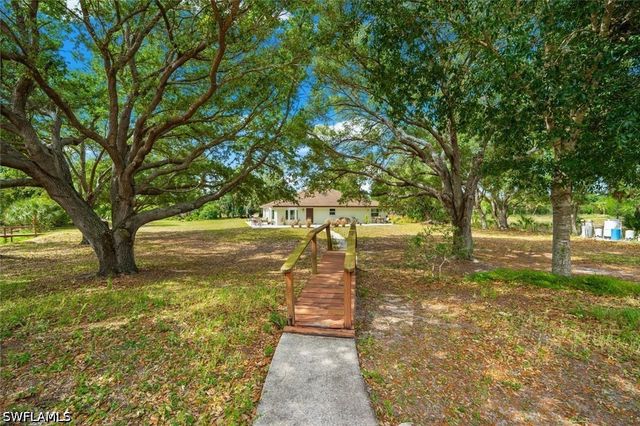 2900 Curry LN, Nokomis, FL 34275