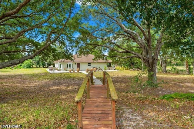 2900 Curry LN, Nokomis, FL 34275