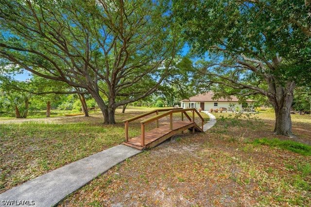 2900 Curry LN, Nokomis, FL 34275