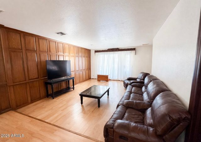 17613 N 55TH Drive, Glendale, AZ 85308