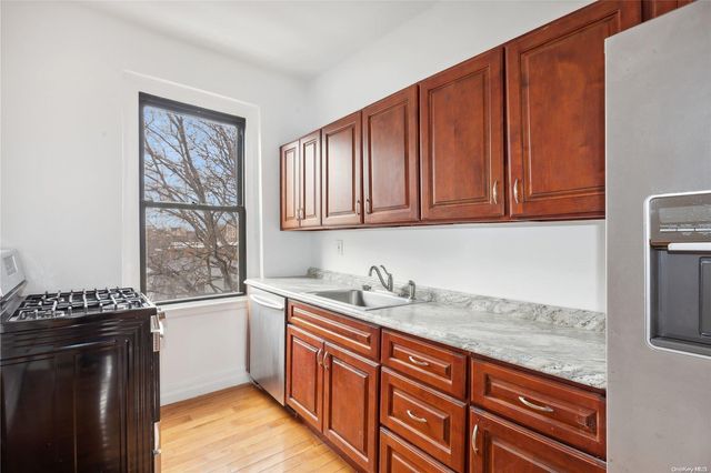 21-57 33rd Street 4D, Astoria, NY 11105