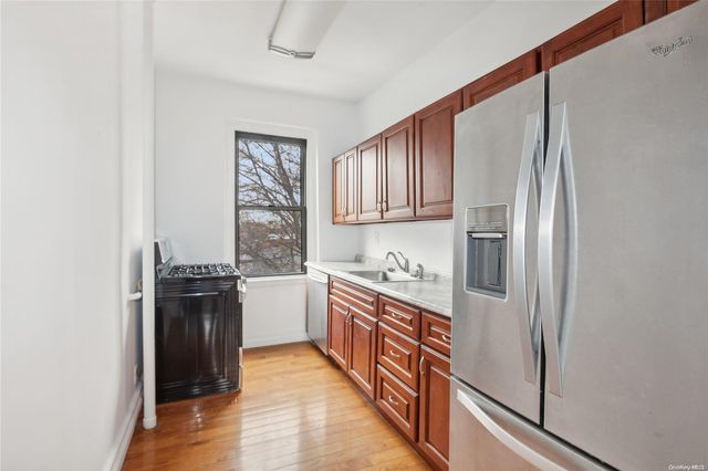 21-57 33rd Street 4D, Astoria, NY 11105