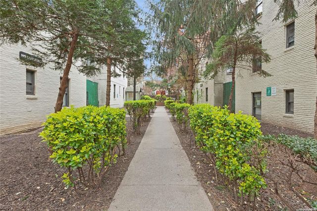 21-57 33rd Street 4D, Astoria, NY 11105