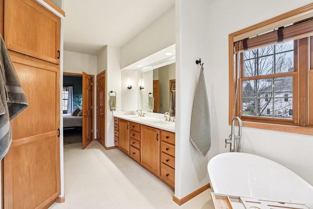 5654 Cobblestone Lane, Waunakee, WI 53597