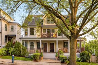 17 Summit Ave 2, Brookline, MA 02446