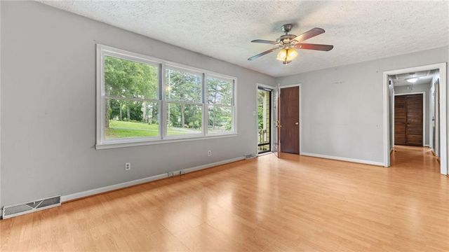 5 Ridgedale Drive SE, Silver Creek, GA 30173