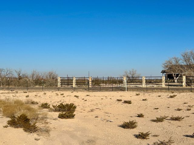 5089 N Gonzalez Rd, Fort Stockton, TX 79735