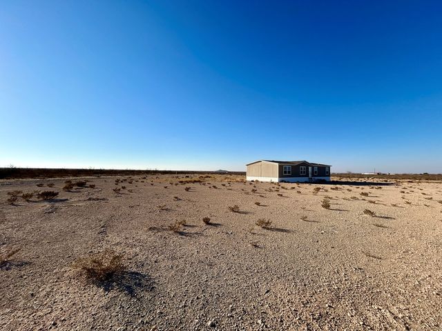 5089 N Gonzalez Rd, Fort Stockton, TX 79735