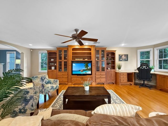 5 Swan Circle, Shrewsbury, MA 01545