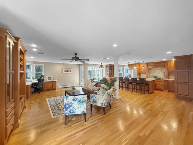 5 Swan Circle, Shrewsbury, MA 01545