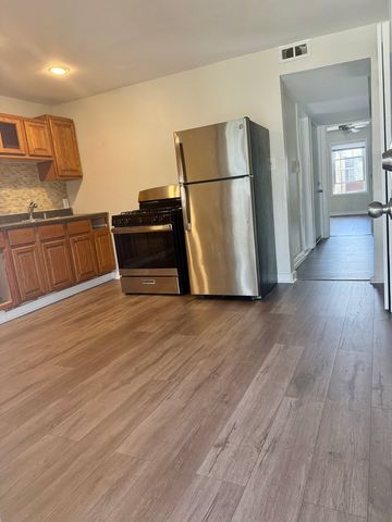 1030 N Parkside Avenue 2F, Chicago, IL 60651