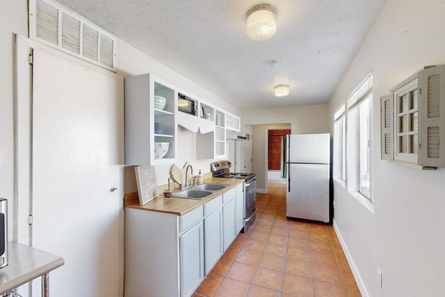 1613 Morningside Drive NE, Albuquerque, NM 87110