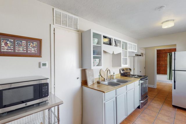 1613 Morningside Drive NE, Albuquerque, NM 87110