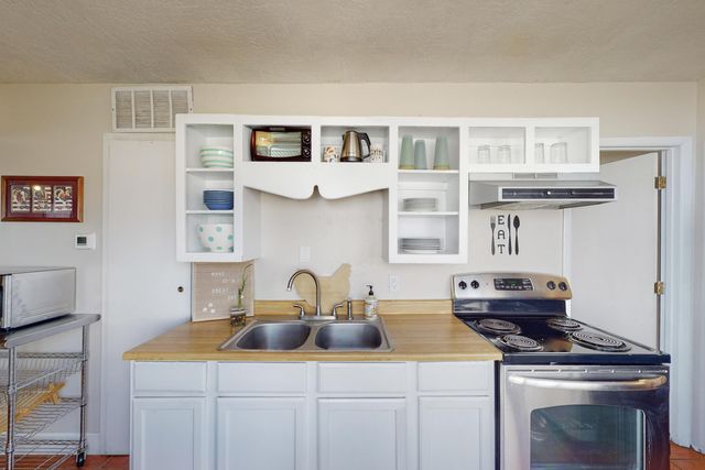 1613 Morningside Drive NE, Albuquerque, NM 87110