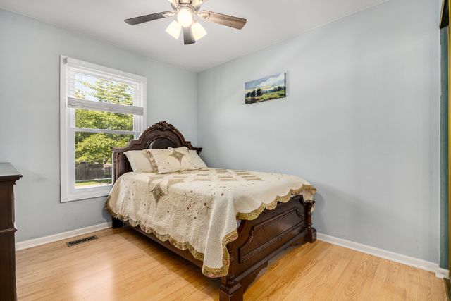 832 Debra Lane, Elk Grove Village, IL 60007