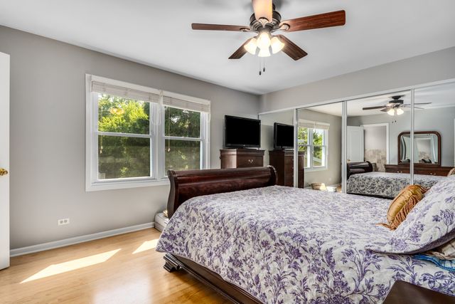 832 Debra Lane, Elk Grove Village, IL 60007