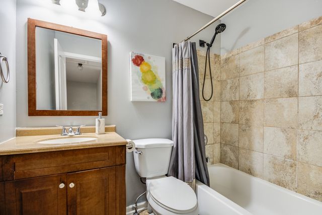832 Debra Lane, Elk Grove Village, IL 60007