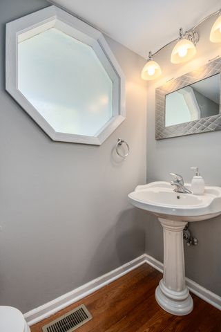 832 Debra Lane, Elk Grove Village, IL 60007