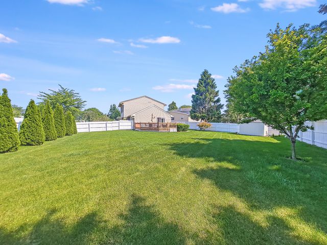 832 Debra Lane, Elk Grove Village, IL 60007