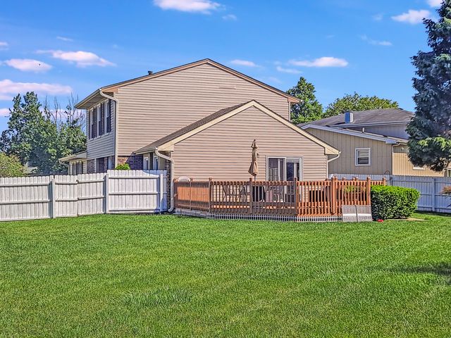 832 Debra Lane, Elk Grove Village, IL 60007