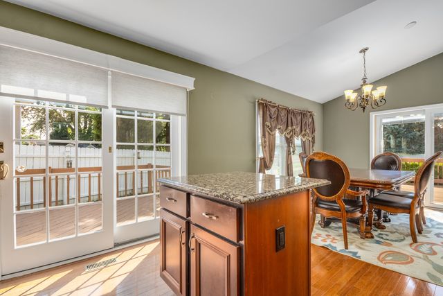 832 Debra Lane, Elk Grove Village, IL 60007