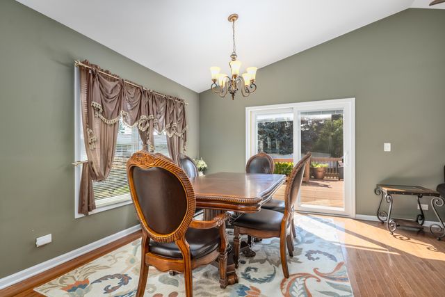 832 Debra Lane, Elk Grove Village, IL 60007