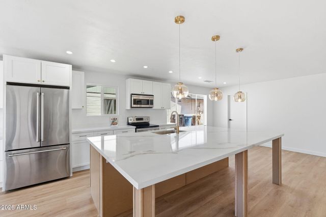 4062 W CHRISTY Drive, Phoenix, AZ 85029