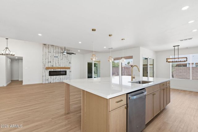 4062 W CHRISTY Drive, Phoenix, AZ 85029
