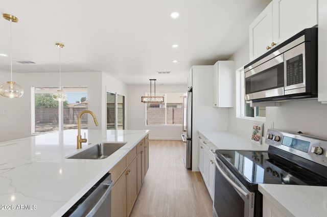 4062 W CHRISTY Drive, Phoenix, AZ 85029