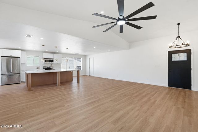 4062 W CHRISTY Drive, Phoenix, AZ 85029