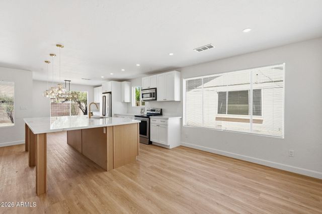 4062 W CHRISTY Drive, Phoenix, AZ 85029