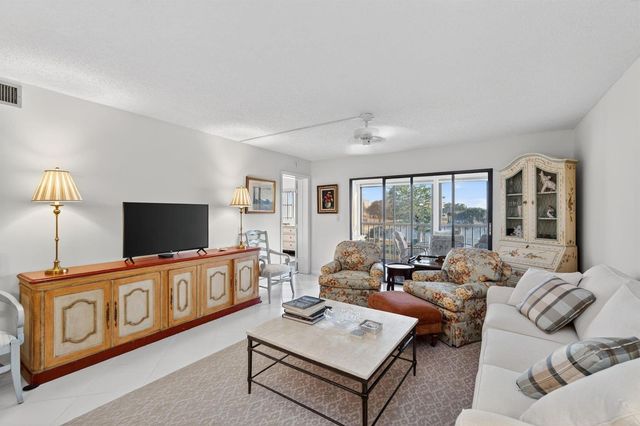 6866 Huntington Lane 304, Delray Beach, FL 33446