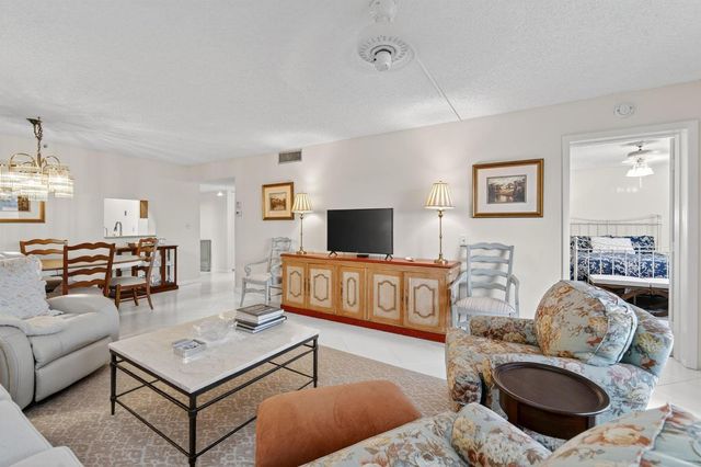 6866 Huntington Lane 304, Delray Beach, FL 33446