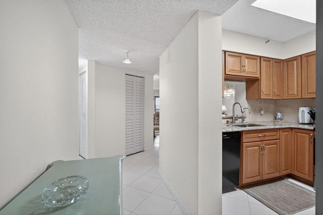 6866 Huntington Lane 304, Delray Beach, FL 33446