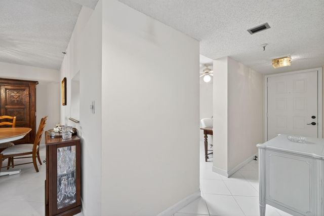 6866 Huntington Lane 304, Delray Beach, FL 33446