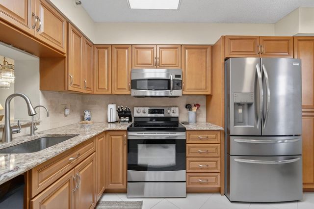 6866 Huntington Lane 304, Delray Beach, FL 33446