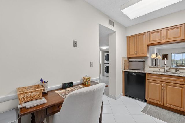 6866 Huntington Lane 304, Delray Beach, FL 33446