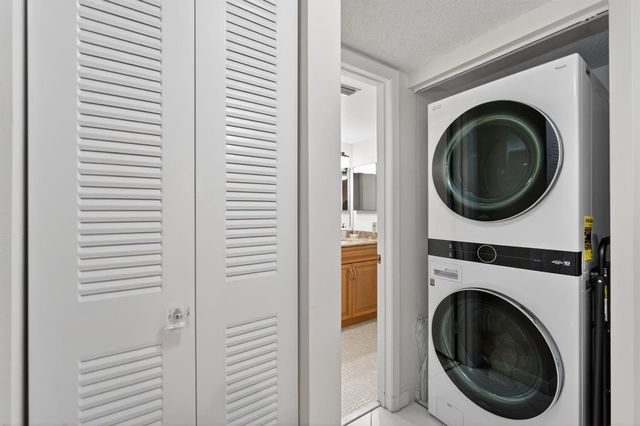 6866 Huntington Lane 304, Delray Beach, FL 33446