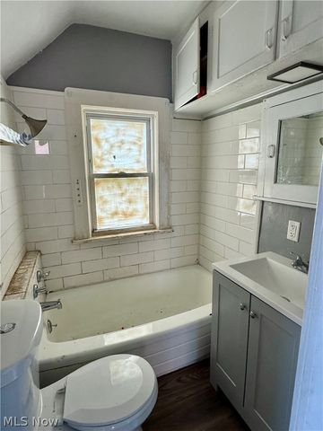 859 Whitcomb Road, Cleveland, OH 44110