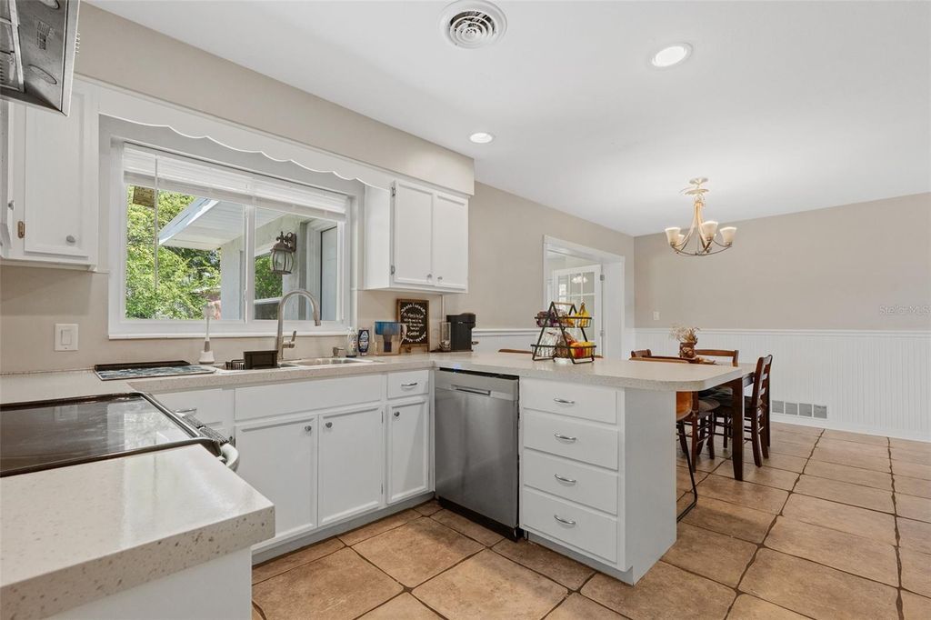 Image 10 of property listing at 6133 SE 125TH PLACE, Belleview, FL 34420