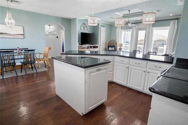 932 Kent, Crystal Beach, TX 77650