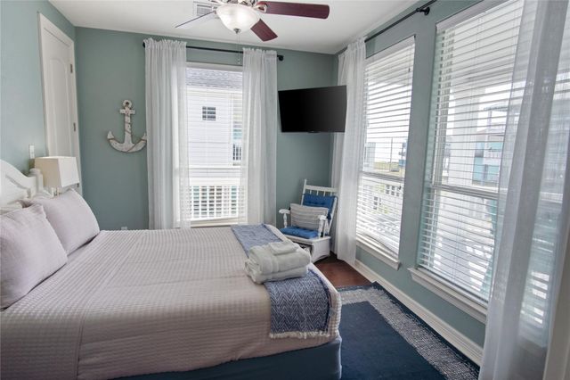 932 Kent, Crystal Beach, TX 77650